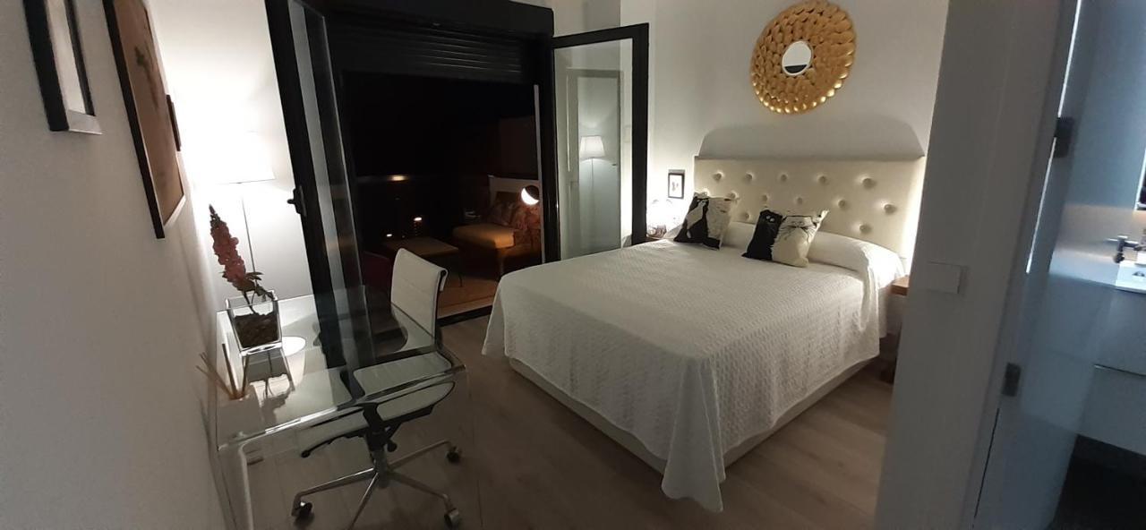 Teatinos Suite Málaga Extérieur photo